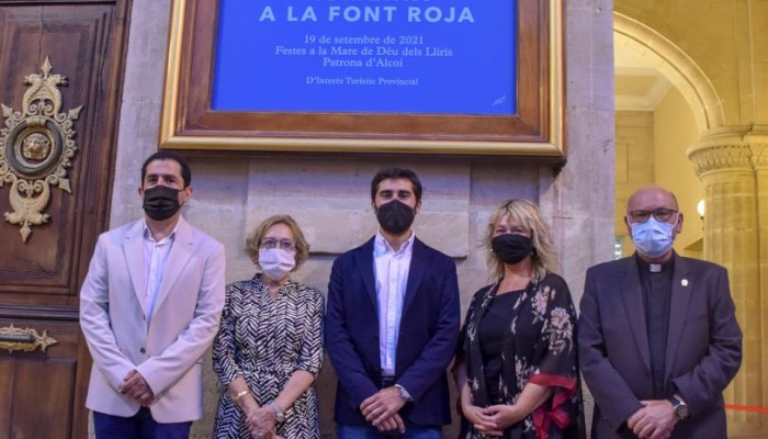 Ignacio Doménech realiza un cartel de la Virgen de los Lirios innovador y a la vez fiel a su estilo